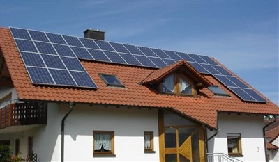 5 kW:n kotikäyttöinen aurinkosähköjärjestelmä